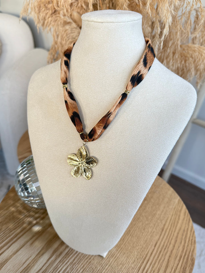 Leopard flower necklace