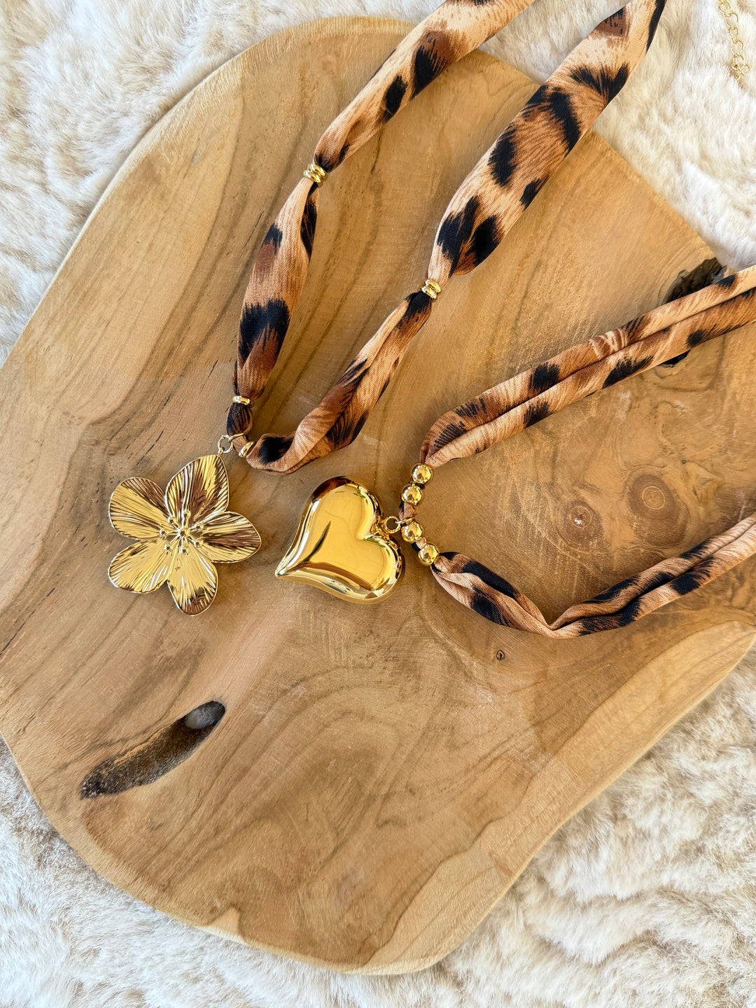 Leopard flower necklace