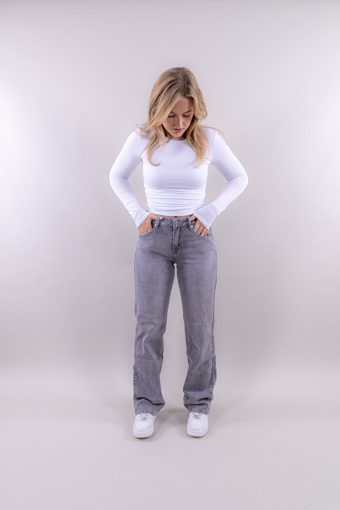 Nola straight leg jeans - light grey